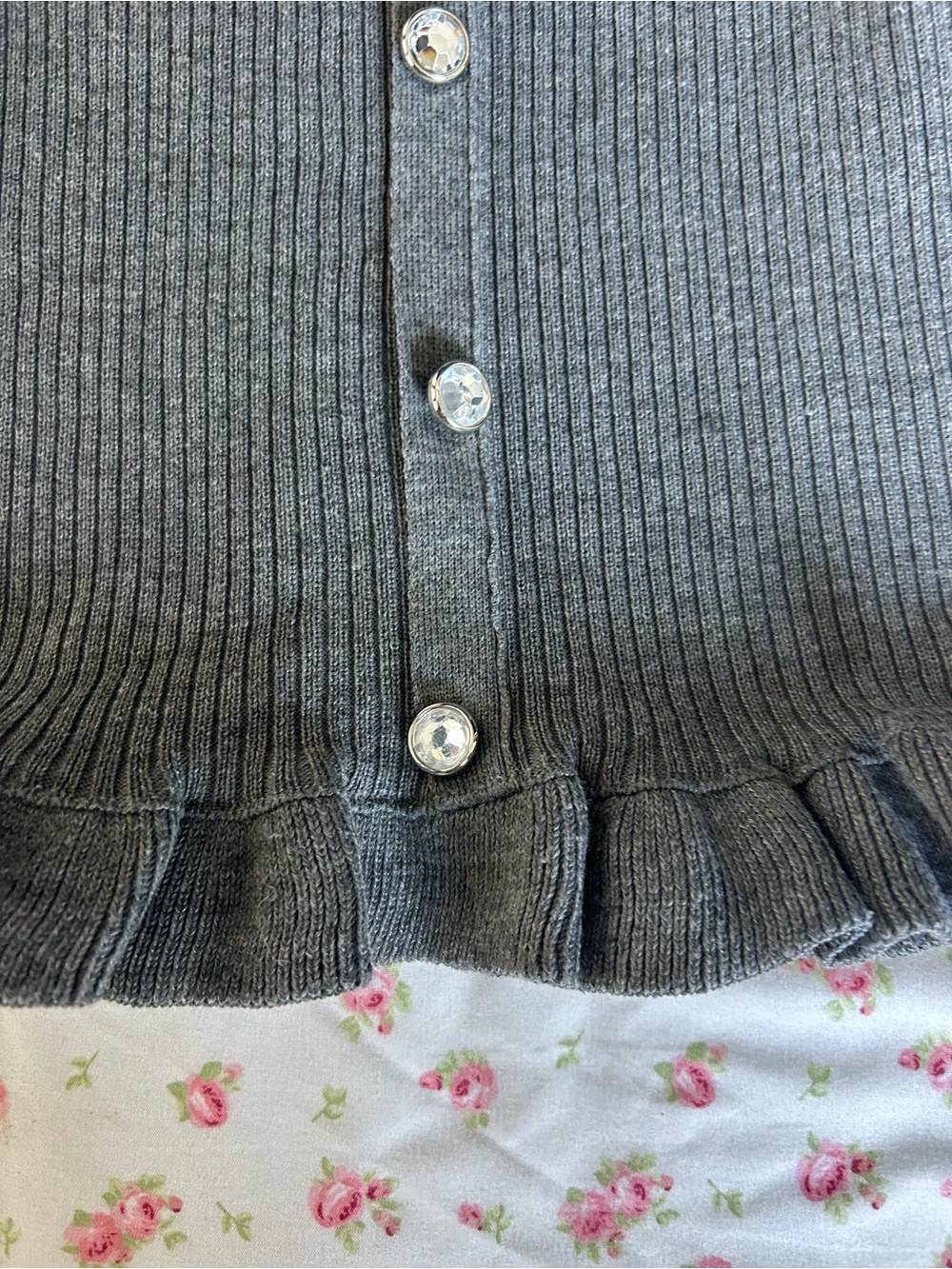 Gray Ribbed Button-Front Ruffle Hem Top - Picture 3 of 4